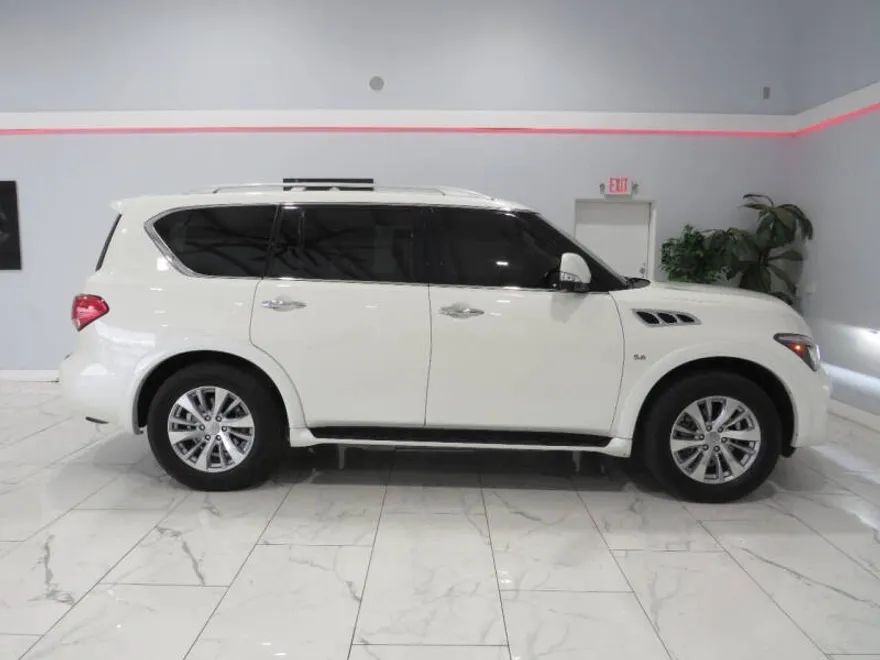 2017 Infiniti QX80 photo 1