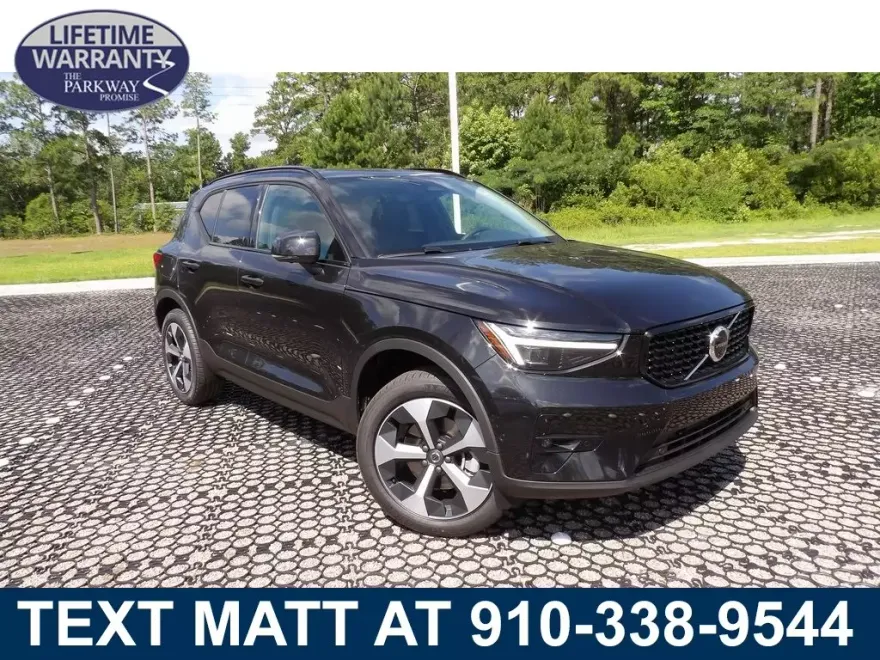 2026 Volvo XC40 Plus photo 1