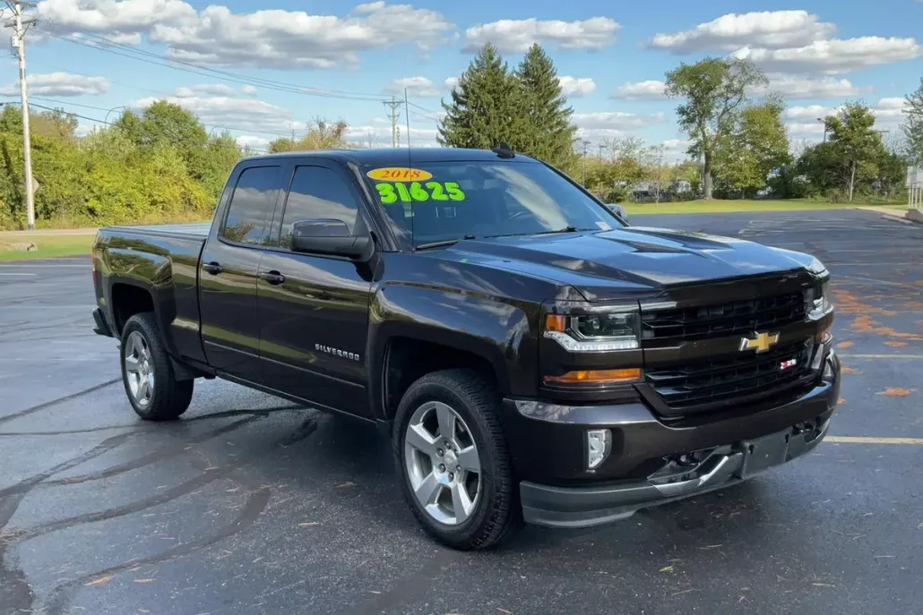2018 Chevrolet Silverado 1500 LT photo 1