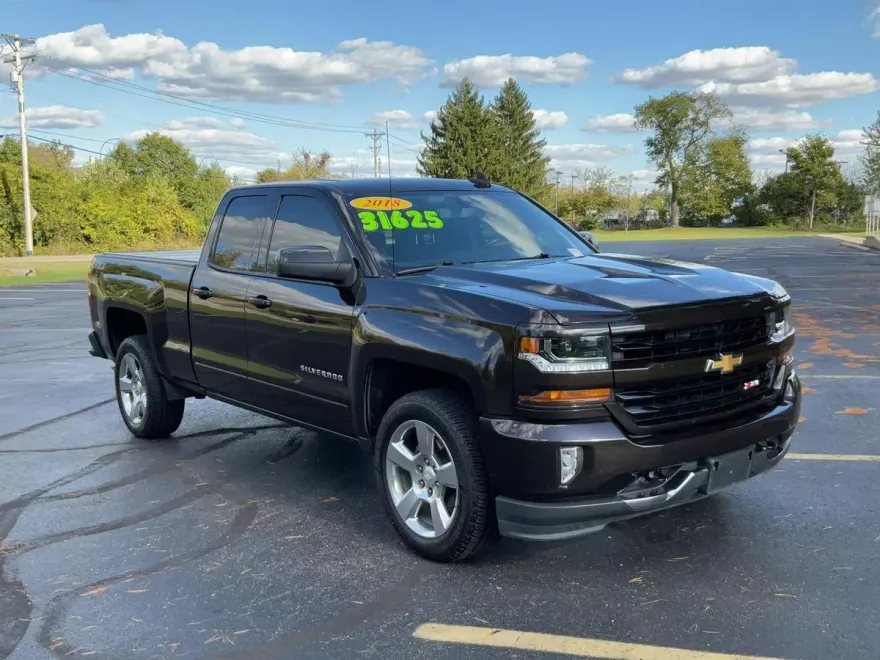2018 Chevrolet Silverado 1500 LT photo 1