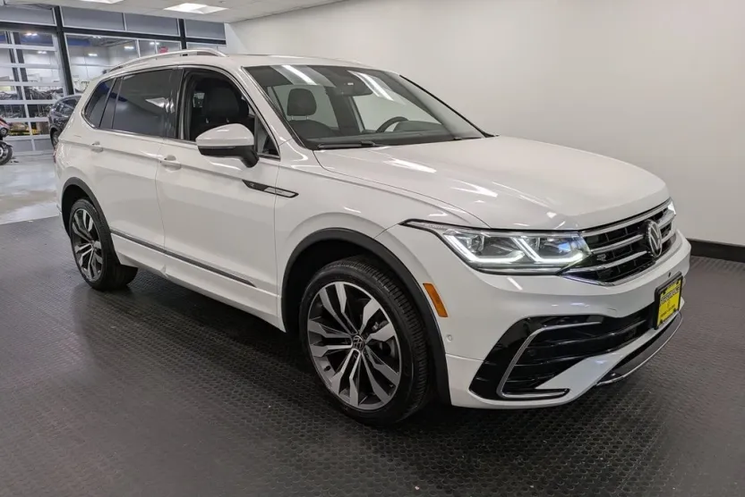 2022 Volkswagen Tiguan SEL Premium R-Line photo 1