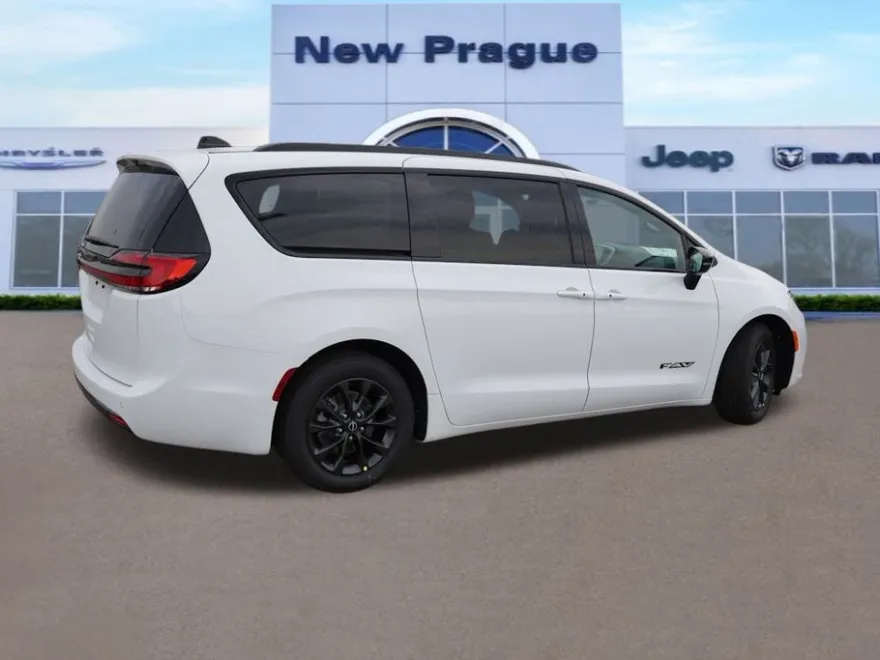 2025 Chrysler Pacifica photo 1