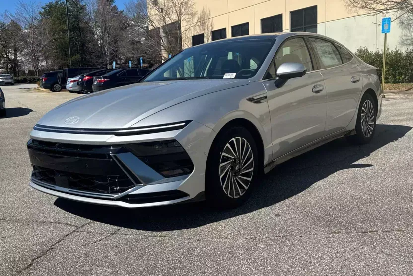 2025 Hyundai Sonata Hybrid Limited photo 1