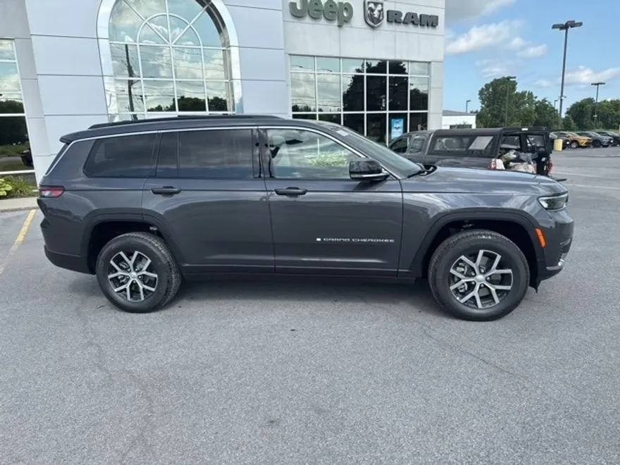 2025 Jeep Grand Cherokee Limited photo 1