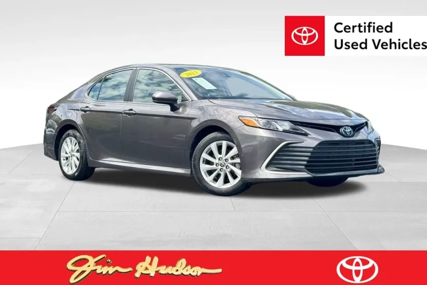 2023 Toyota Camry LE photo 1