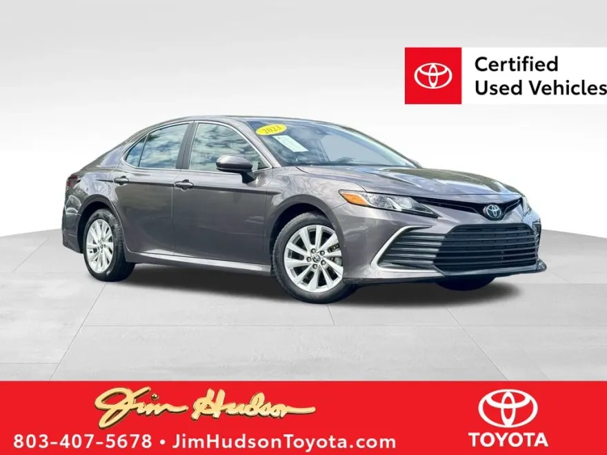 2023 Toyota Camry LE photo 1