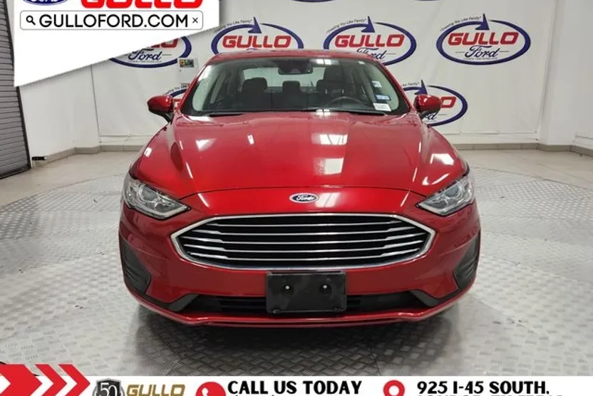 2020 Ford Fusion SE photo 1
