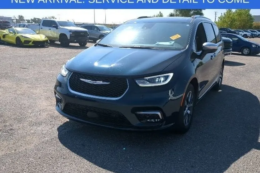 2023 Chrysler Pacifica Hybrid Pinnacle photo 1
