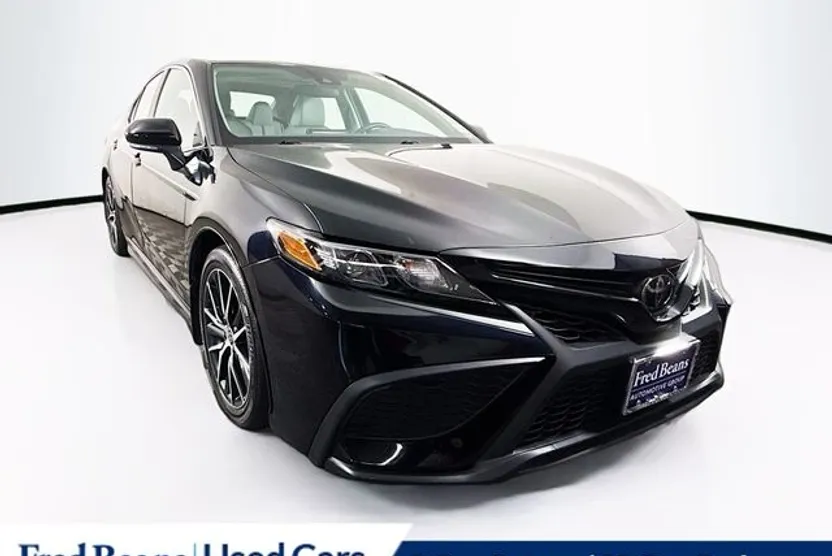 2022 Toyota Camry SE photo 1