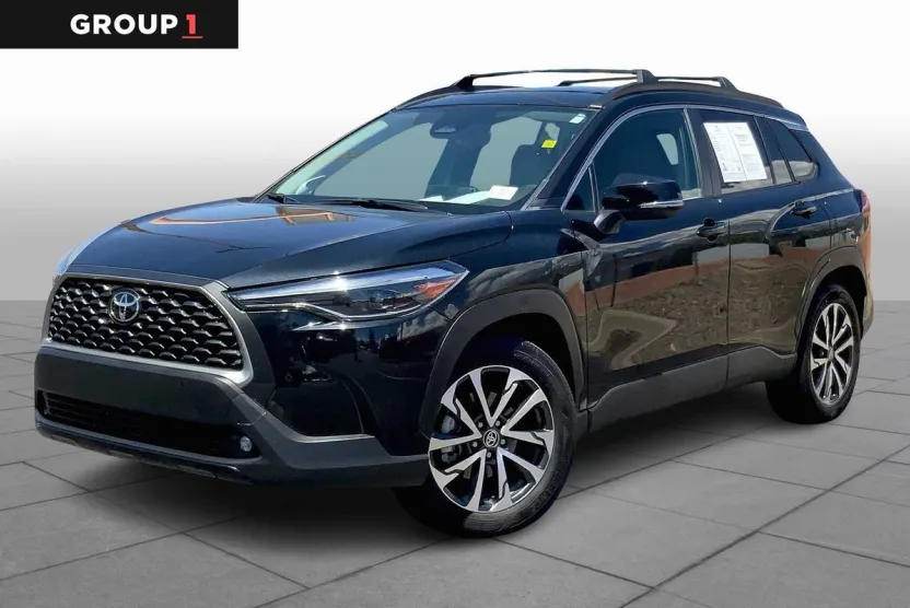 2024 Toyota Corolla Cross XLE photo 1