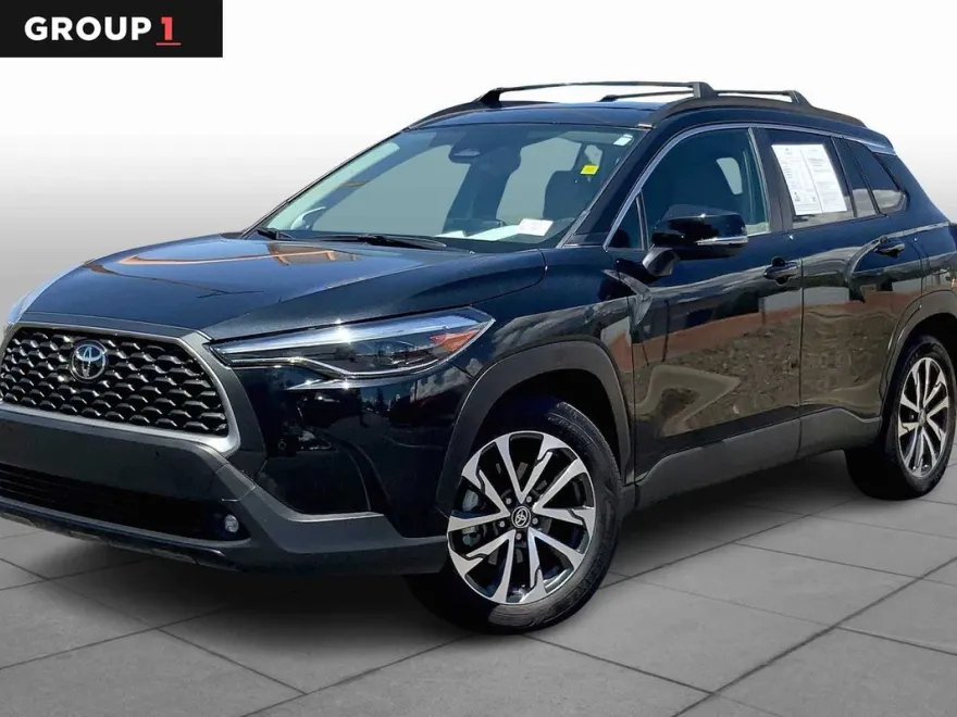 2024 Toyota Corolla Cross XLE photo 1