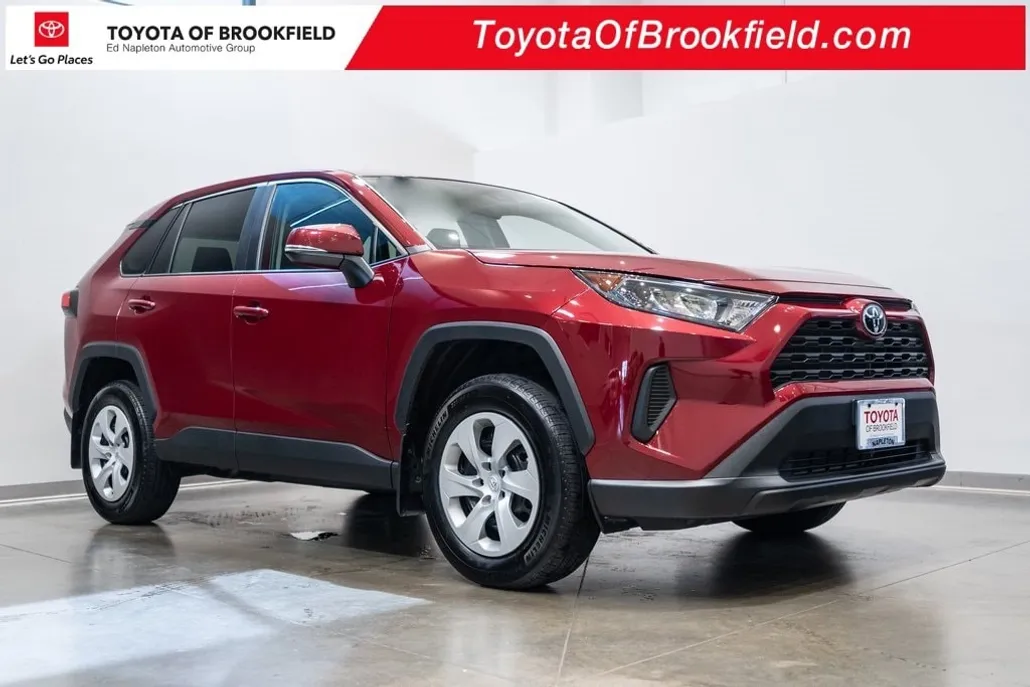 2022 Toyota RAV4 LE photo 1