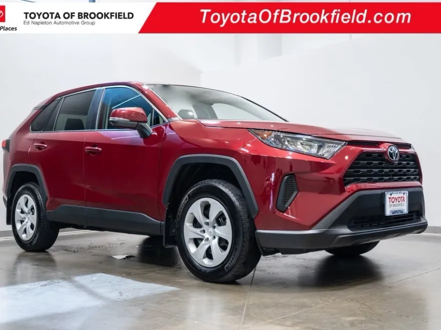 2022 Toyota RAV4 LE photo 1