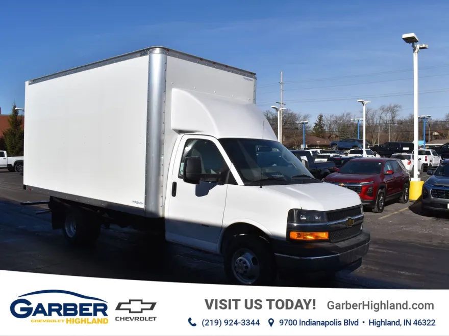 2024 Chevrolet Express Cutaway 3500 photo 1
