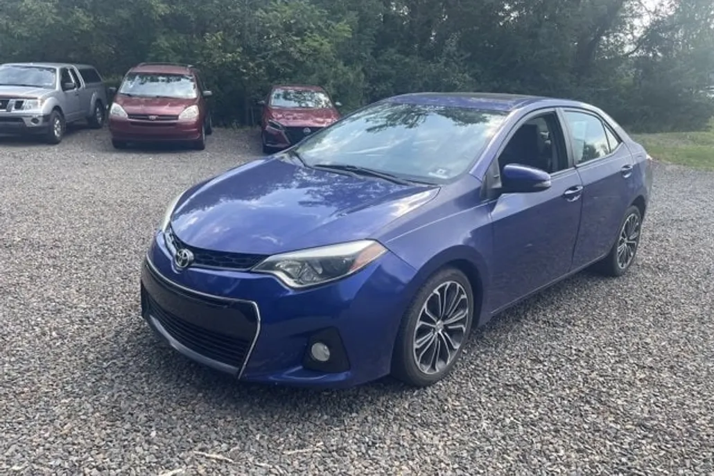 2015 Toyota Corolla L photo 1