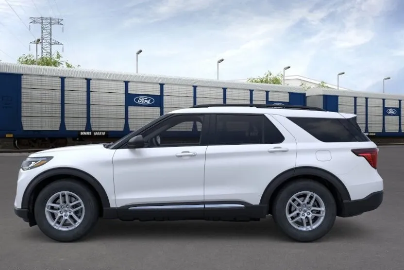 2025 Ford Explorer photo 1