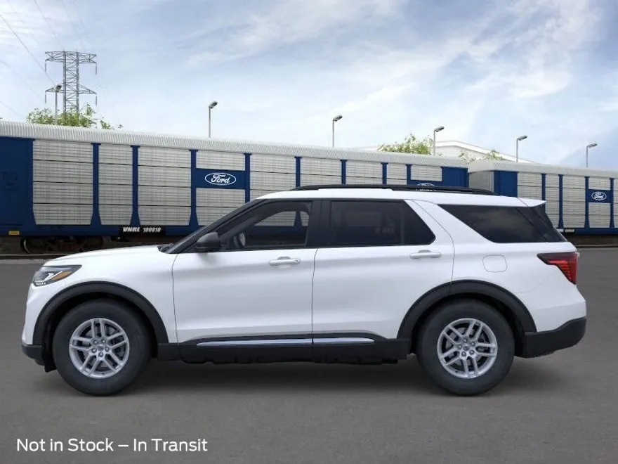 2025 Ford Explorer photo 1