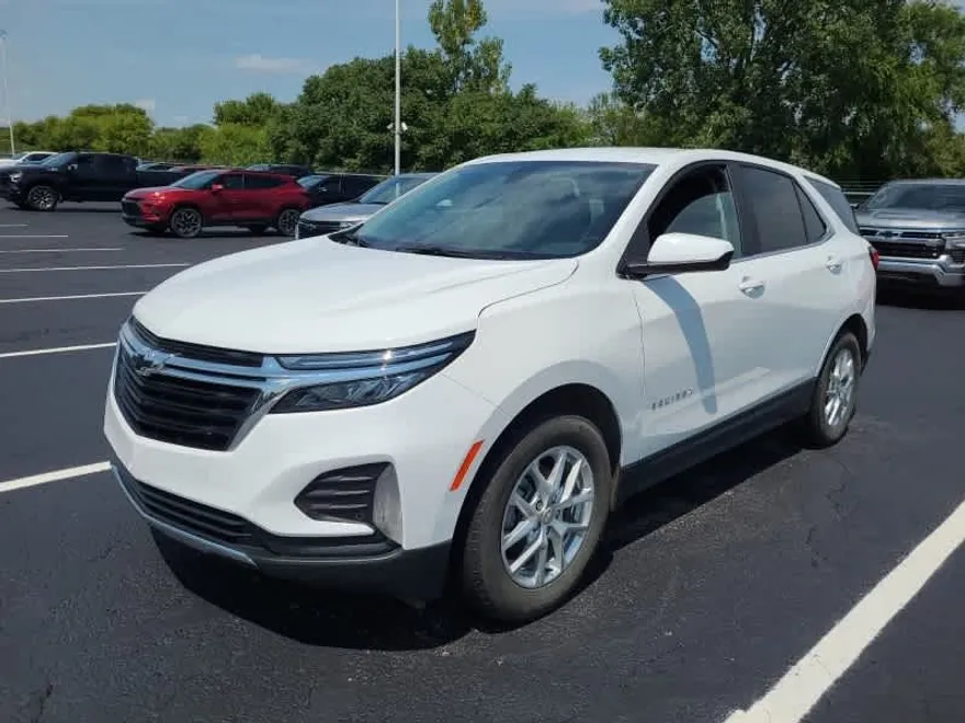 2023 Chevrolet Equinox LT photo 1