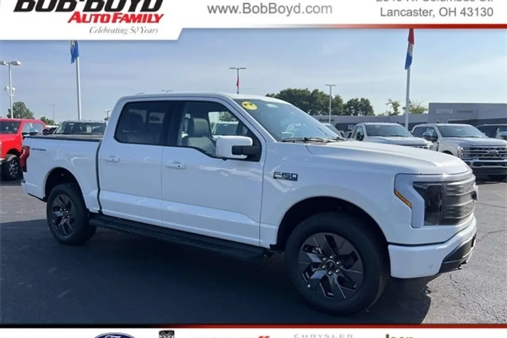 2025 Ford F-150 Lightning Lariat photo 1
