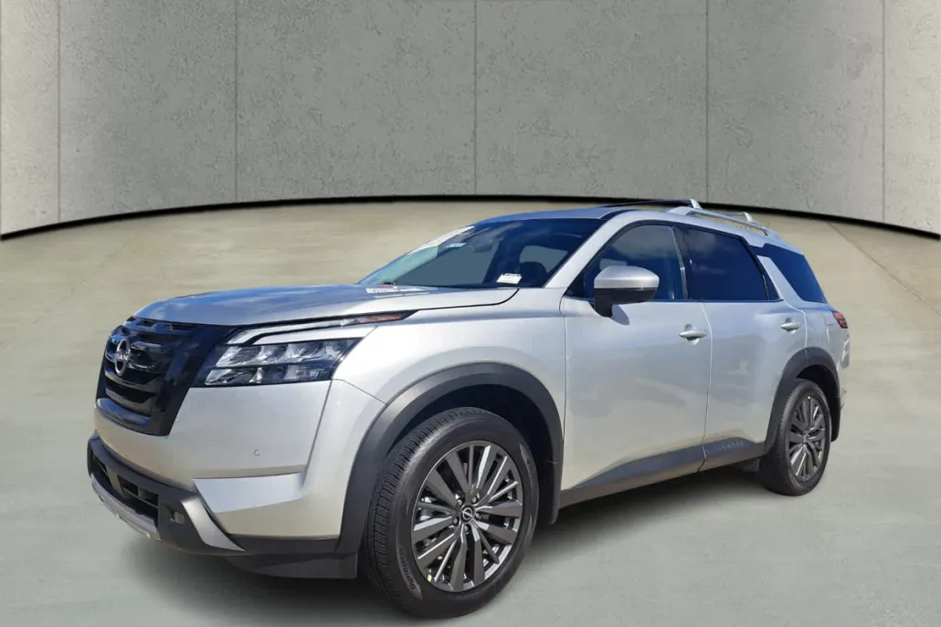 2025 Nissan Pathfinder SL photo 1