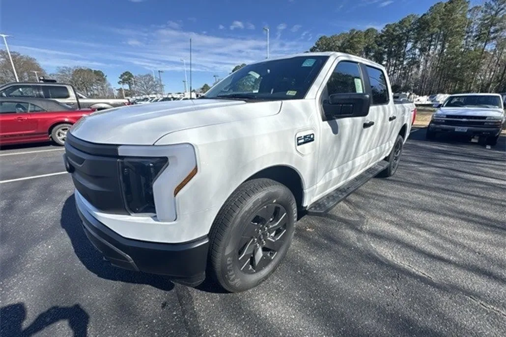 2024 Ford F-150 Lightning photo 1