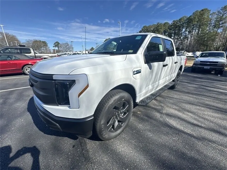 2024 Ford F-150 Lightning photo 1