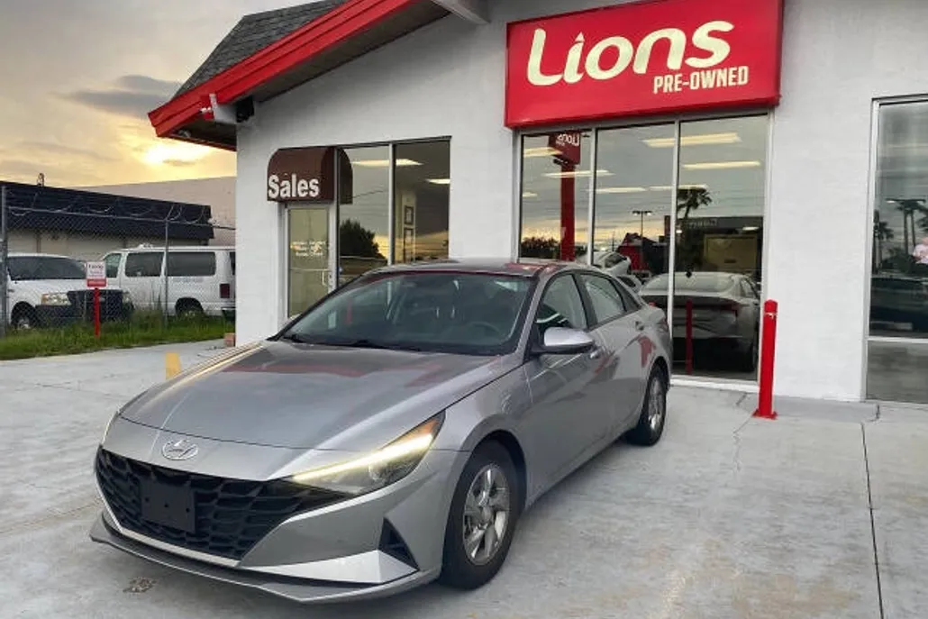 2021 Hyundai Elantra SE photo 1