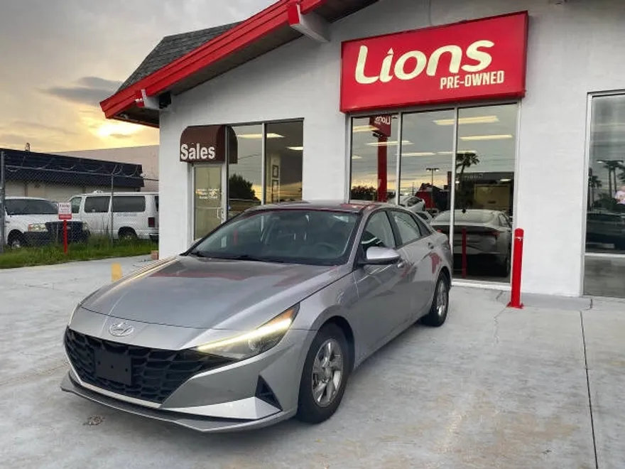 2021 Hyundai Elantra SE photo 1