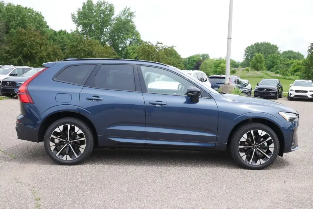 2026 Volvo XC60 B5 Plus photo 1