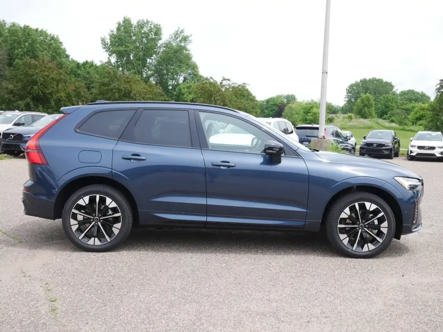 2026 Volvo XC60 B5 Plus photo 1