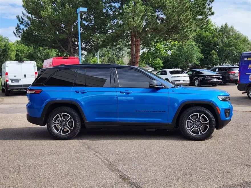 2023 Jeep Cherokee Trailhawk 4xe photo 1