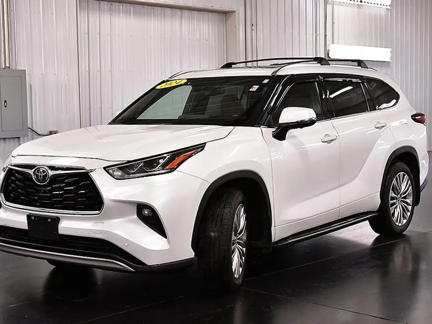 2024 Toyota Highlander Platinum photo 1
