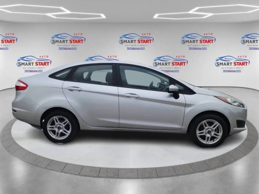 2017 Ford Fiesta SE photo 1