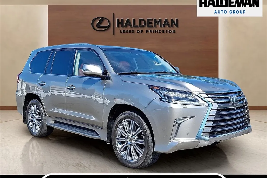 2017 Lexus LX 570 photo 1