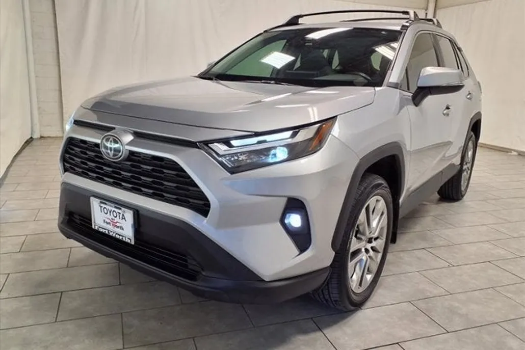 2023 Toyota RAV4 XLE Premium photo 1