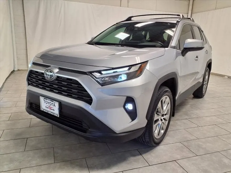 2023 Toyota RAV4 XLE Premium photo 1