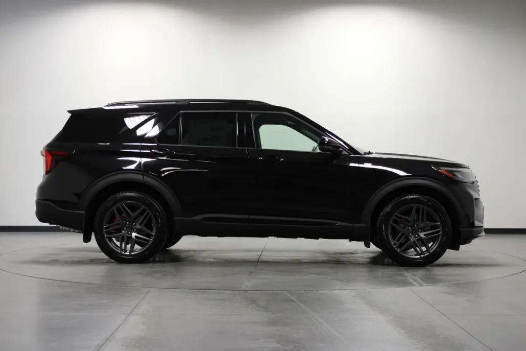 2025 Ford Explorer ST-Line photo 1