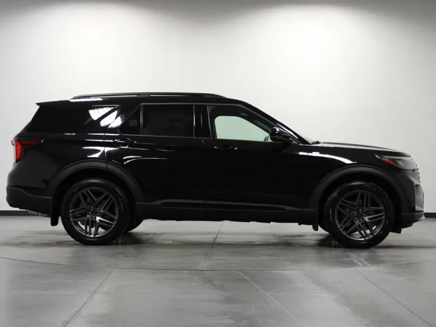 2025 Ford Explorer ST-Line photo 1