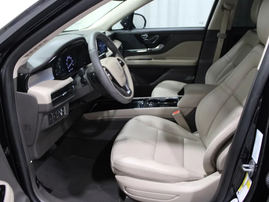 2022 Lincoln Corsair Standard photo 1
