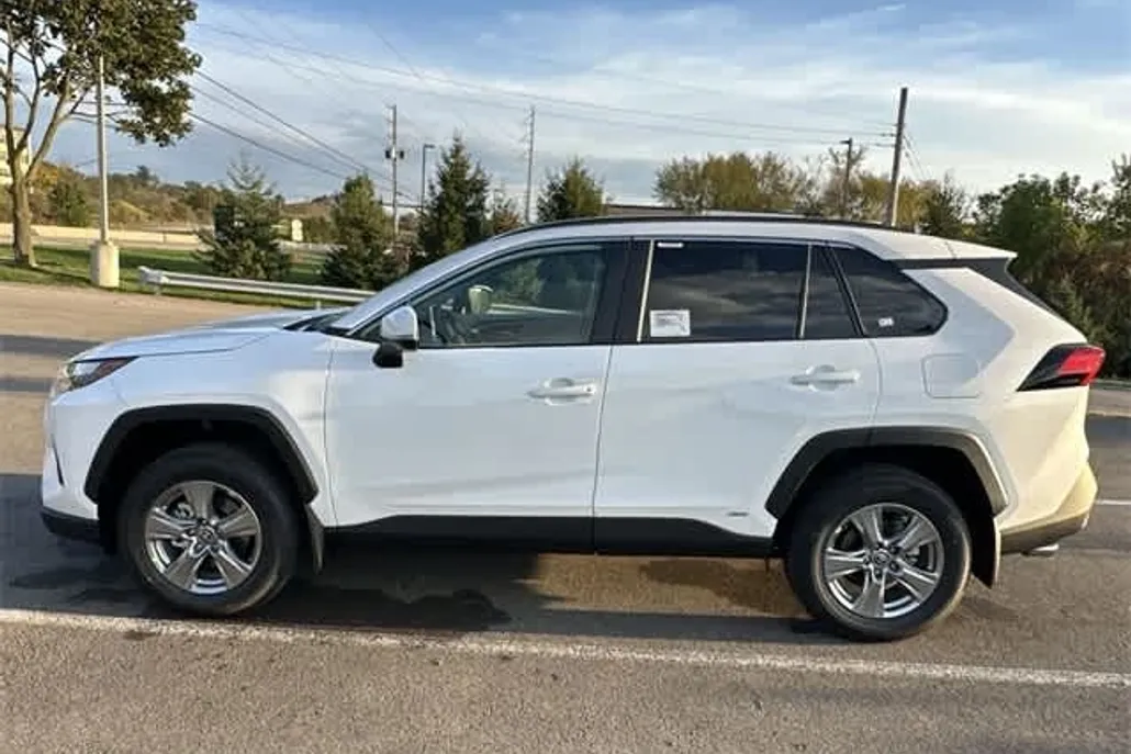 2025 Toyota RAV4 Hybrid XLE photo 1