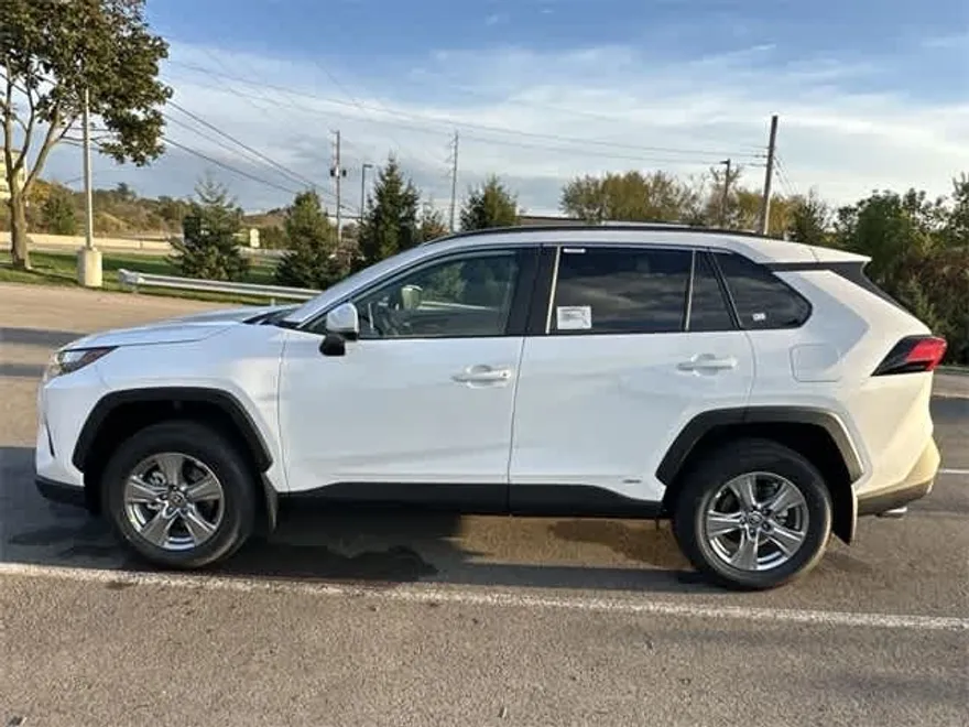 2025 Toyota RAV4 Hybrid XLE photo 1