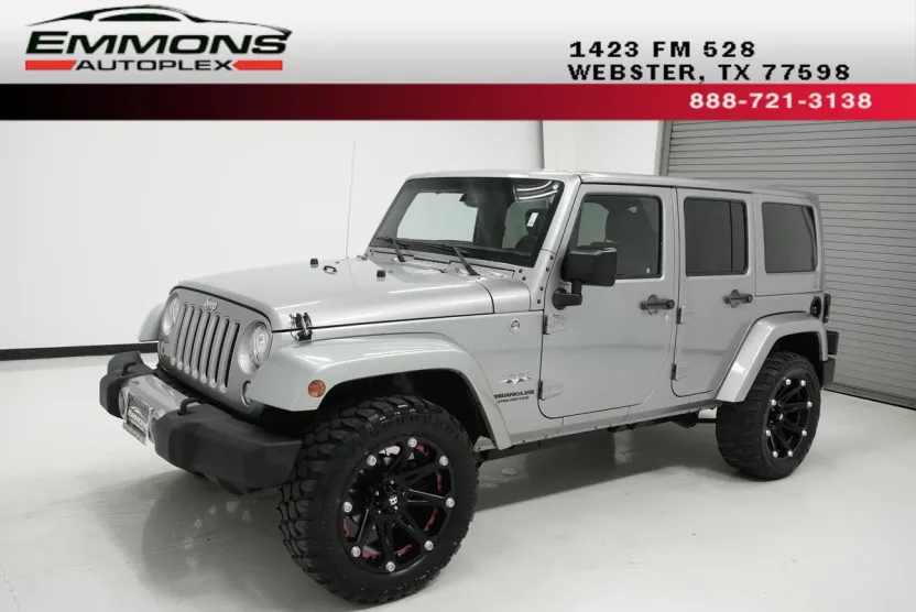 2017 Jeep Wrangler Unlimited Sahara photo 1