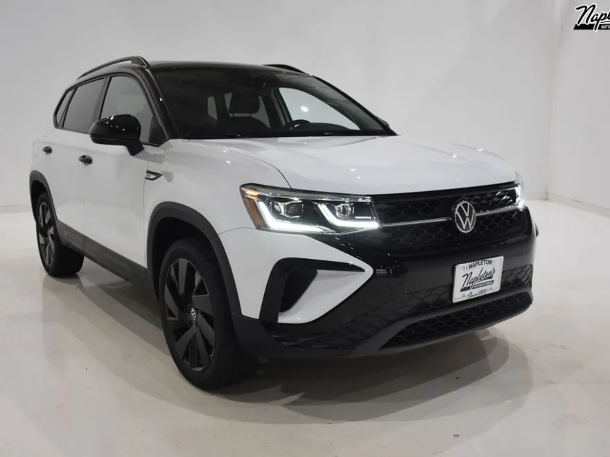 2024 Volkswagen Taos SE photo 1