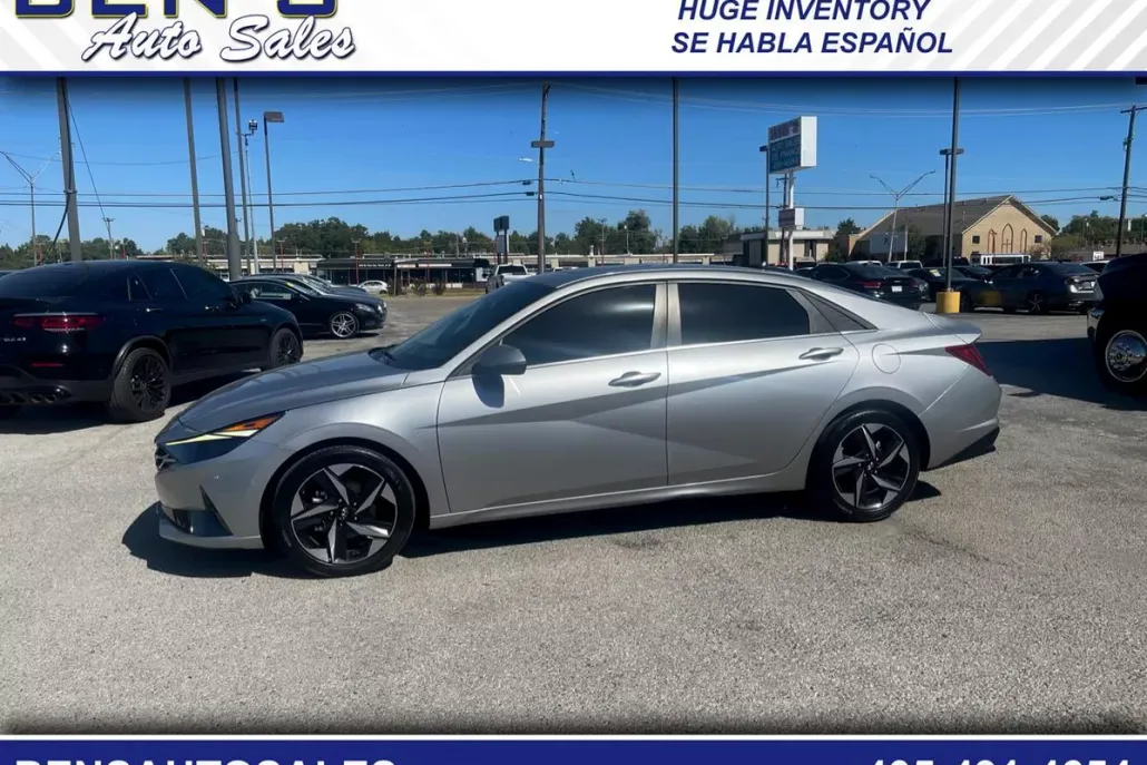 2021 Hyundai Elantra SEL photo 1