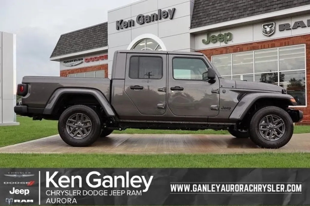2025 Jeep Gladiator Sport S photo 1