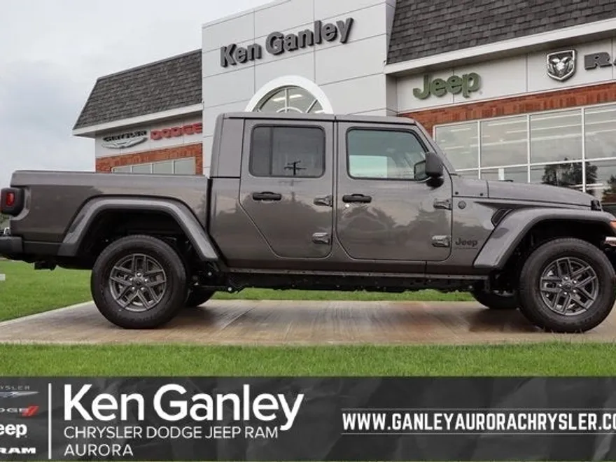 2025 Jeep Gladiator Sport S photo 1