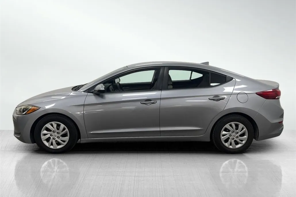 2017 Hyundai Elantra SE photo 1