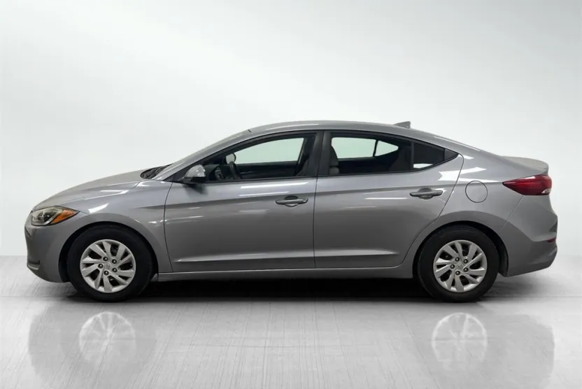 2017 Hyundai Elantra SE photo 1