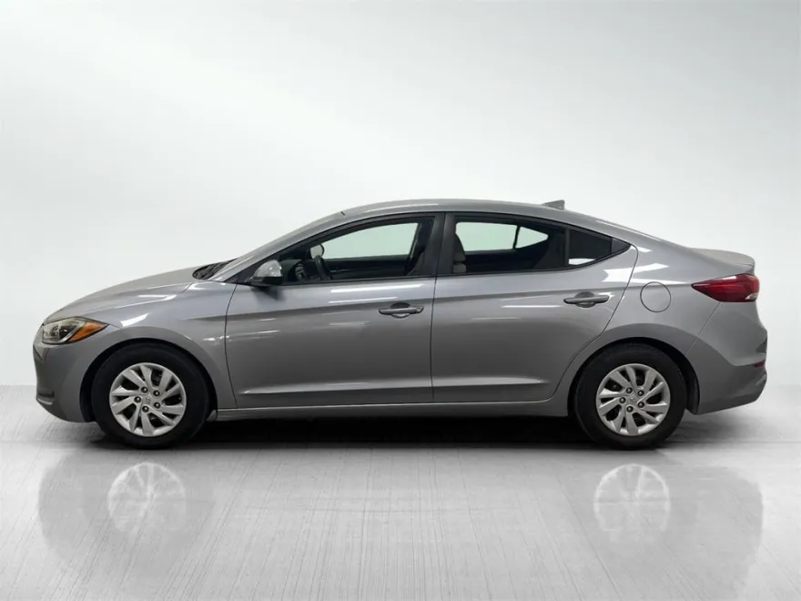 2017 Hyundai Elantra SE photo 1