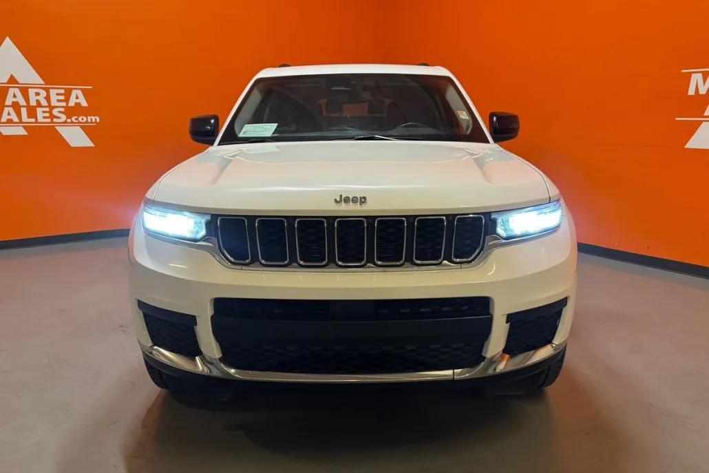 2023 Jeep Grand Cherokee Laredo photo 1